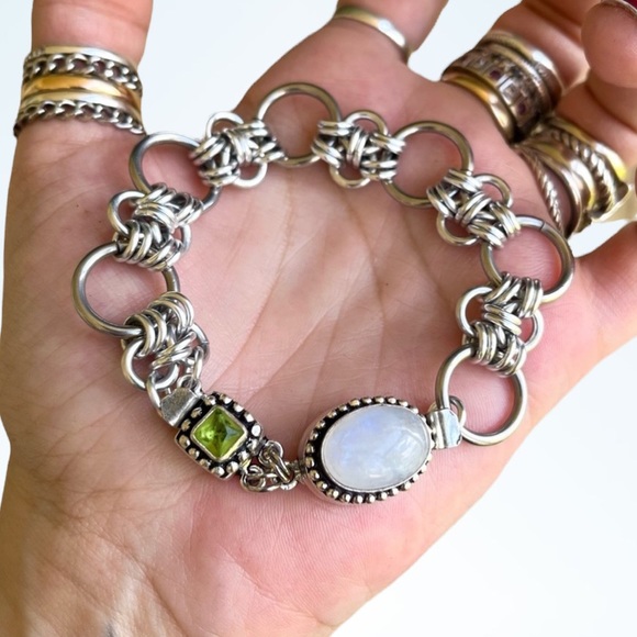 Handmade green peridot & moonstone maille link boho gemstones bracelet - Picture 2 of 15